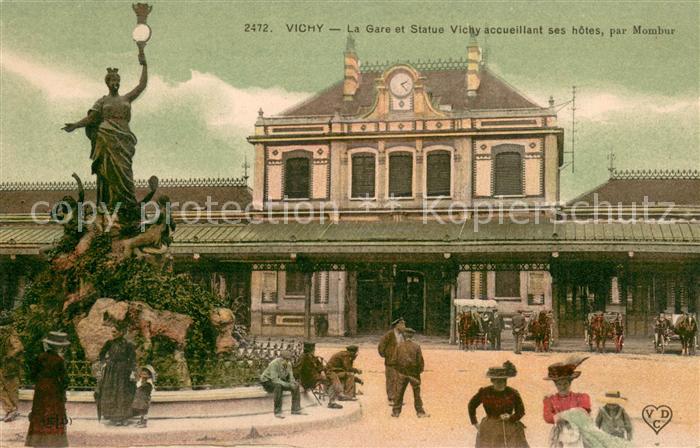 Vichy Allier La Gare et Statue Vichy accueillant ses hotes par Mombur