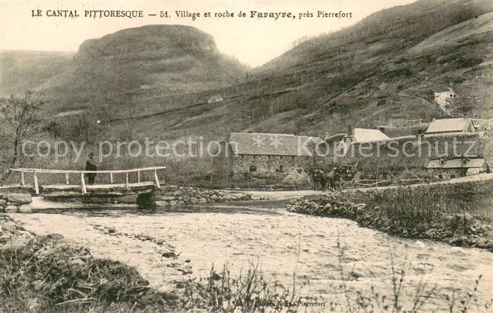 Cantal Montagne Village et roche de Farayre pres Pierrefort