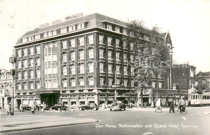 Den Haag Stationsplein met Grand Hotel Terminus