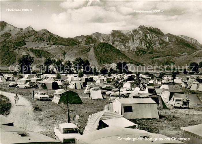Chiemsee Bayern Campingplatz Roedlgries mit Kampenwand und Hochplatte