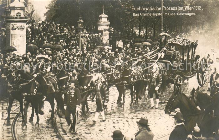 WIEN AT Eucharistische Prozession Glas-Galawagen Pferdekutsche