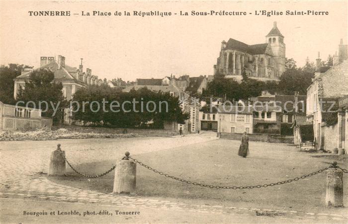 Tonnerre La Place de la Republique La Sous Prefecture l’Eglise Saint Pierre