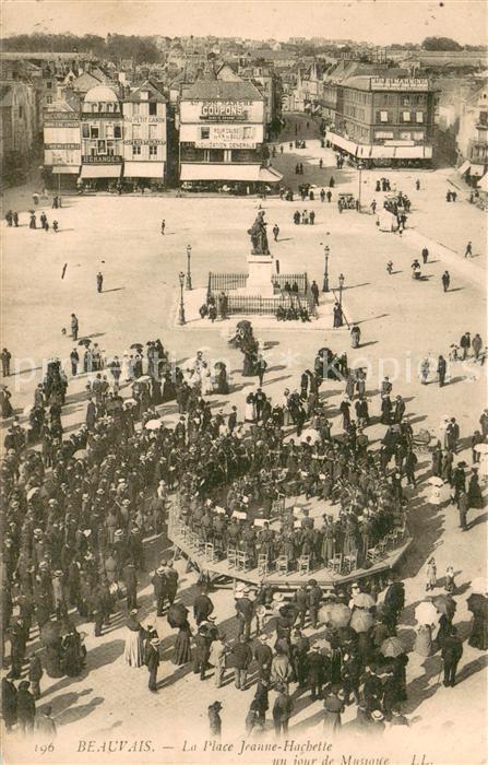 Beauvais 60 La Place Jeanne Hachette un jour de Musique