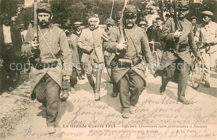 Amiens 80 Grande Guerre 1914 Officiers Allemands faits prisonniers a Amiens