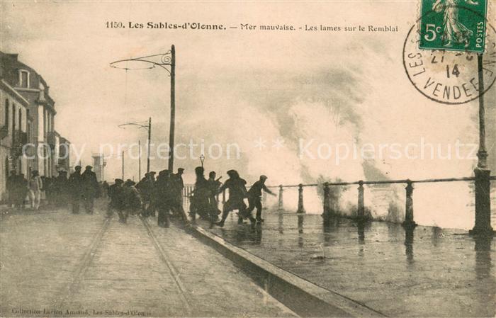 Les Sables-d Olonne Mer mauvaise Les lames sur le Remblai