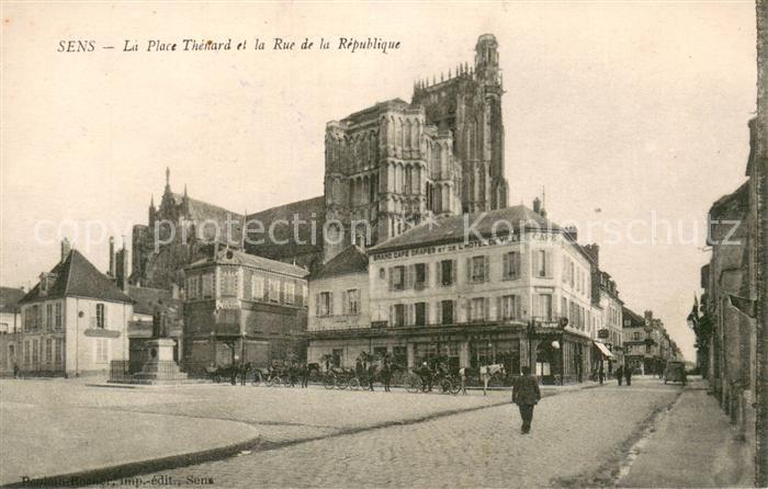 Sens 89 La Place Thenard et la Rue de la Republique
