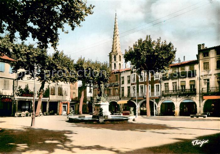 Limoux La Place de la Republique Le Clocher de l’Eglise Saint Martin