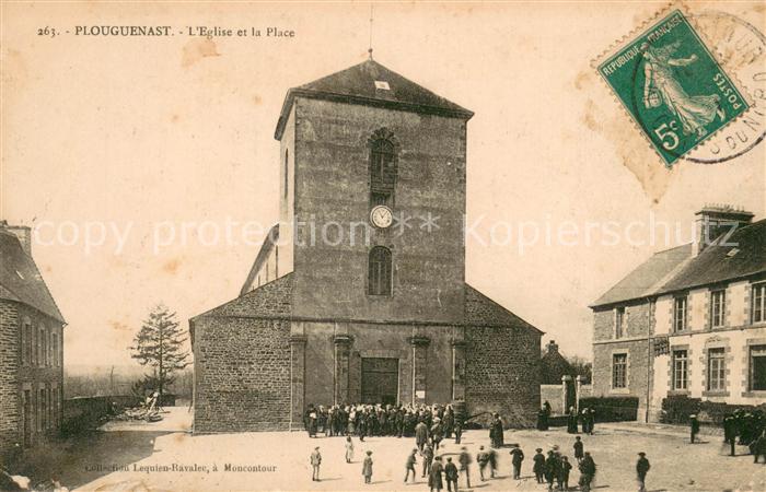 Plouguenast Eglise et la Place