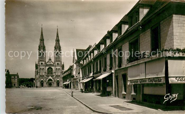 Vimoutiers Place Mackau cote Mairie