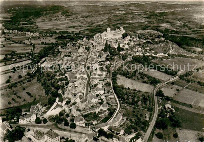 Vezelay Vue aerienne La Basilique au coeur de la Petite France