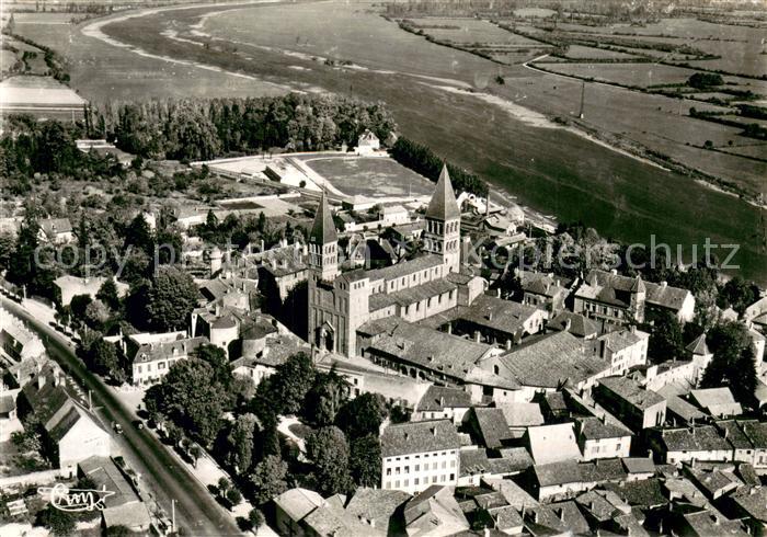 Tournus Abbaye et l’Eglise St Philibert Vue aerienne