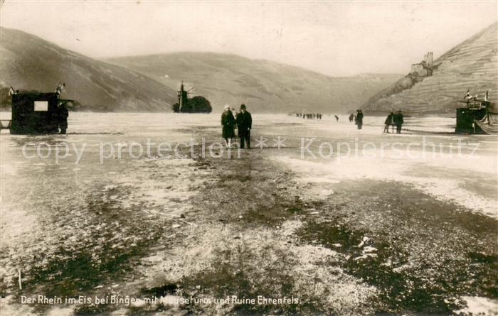 Bingen Rhein Der Rhein im Eis bei Bingen mit Maeuseturm und Ruine Ehrenfels