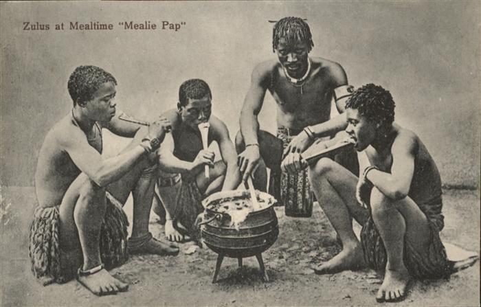 Typen Zulus at Mealtime Mealie Pap Südafrikan