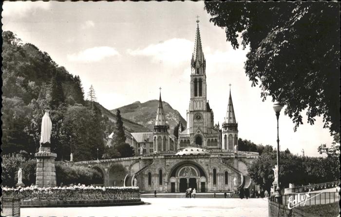 Lourdes Hautes Pyrenees La Basilique et la Vierge Couronnee