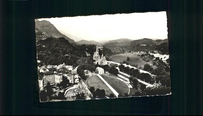 Lourdes Hautes Pyrenees Vue generale des deux Basiliques