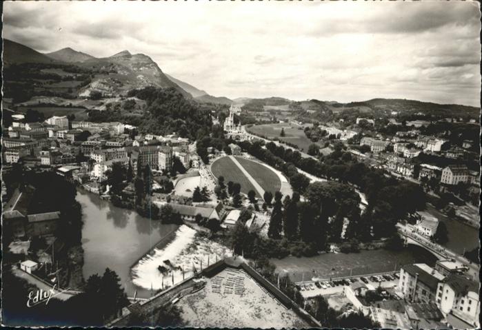 Lourdes Hautes Pyrenees La Basilique Le Pont Saint-Michel Le Ga