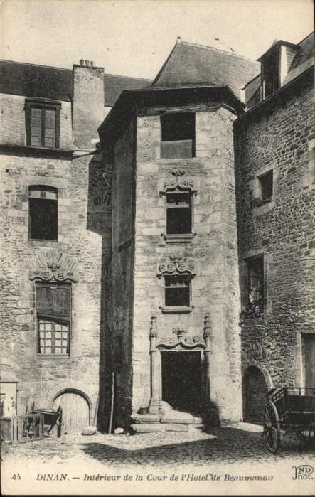 Dinan 22 La Cour de l_Hotel de Beaumanoir
