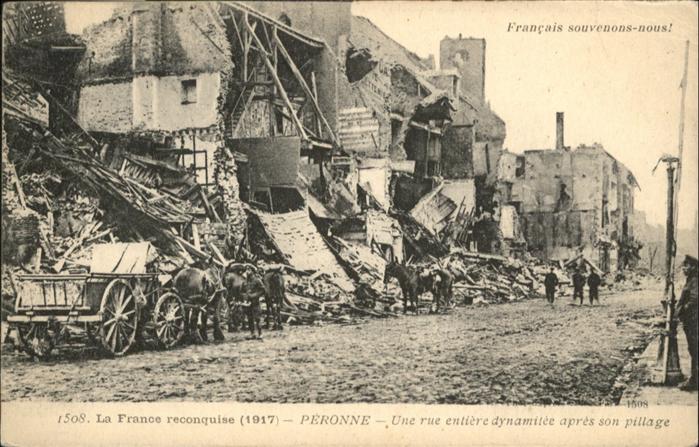 Peronne 80 Somme Rue entiere Dynamitee apres son Pillage
