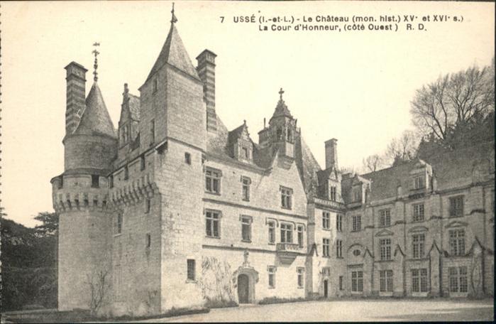 Usse Rigny Chateau la Cour d_Honneur