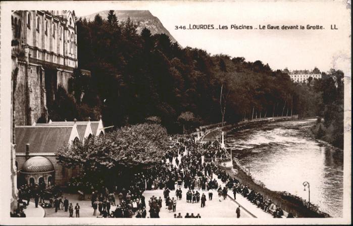 Lourdes Hautes Pyrenees les Piscines le Gave devant la Grotte