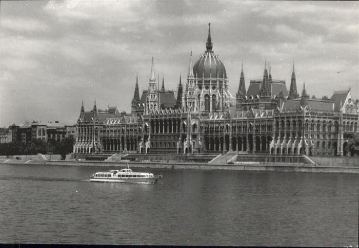Budapest Parlament Schiff