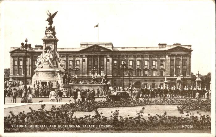 London Victoria Memorial Buckingham Palace