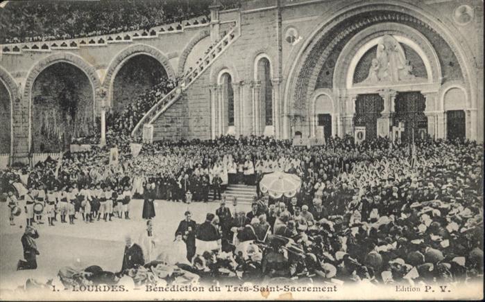 Lourdes Hautes Pyrenees Tres Saint Sacrement