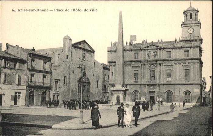 Arles Bouches-du-Rhone Place de l_Hotel de Ville