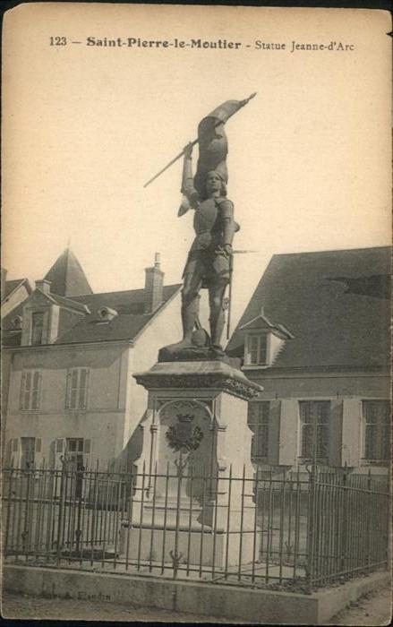 Saint-Pierre-le-Moutier Statue Jeanne d_Are