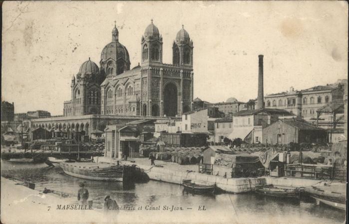 Marseille Bouches-du-Rhone Cathedrale Canal St Jean Schiff