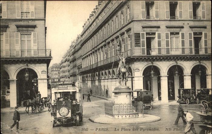 Paris Place des Pyramides