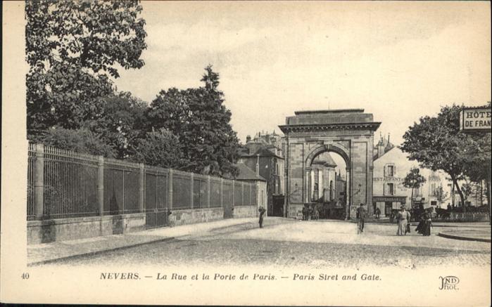 Nevers 58 Rue et la Porte de Paris