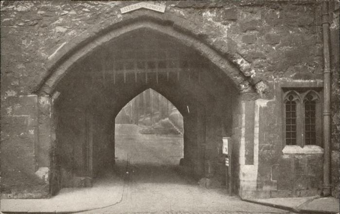 London Gateway Bloody Tower