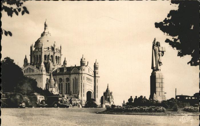 Lisieux Basilique
Statue de Sainte-Therèse