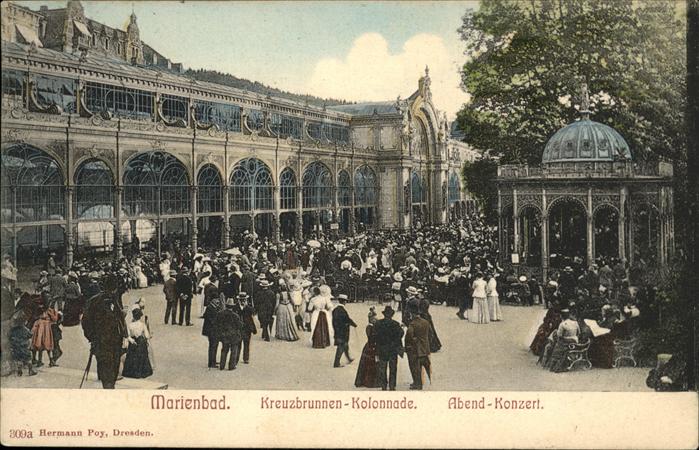 Marienbad Tschechien Boehmen Kreuzbrunnen Kolonade Abend Konzert