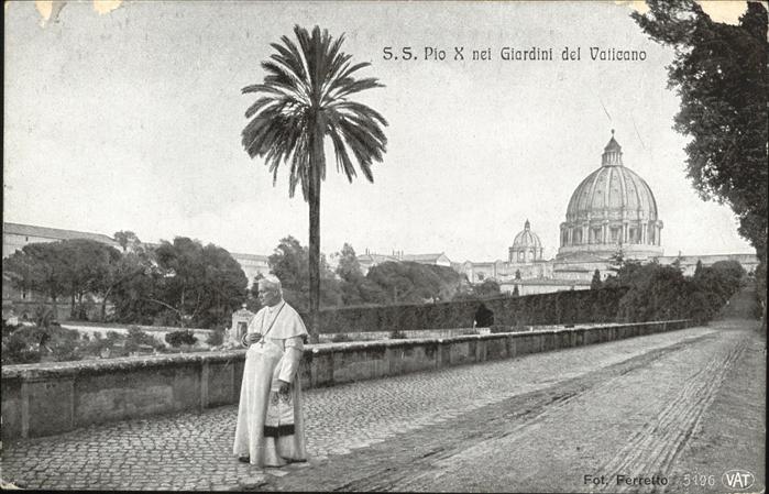 Paepste S.S. Pio X nei Giardini del Vaticano