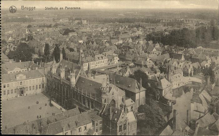 BRUGGE Bruges Belgie Stadhuis en Panorama