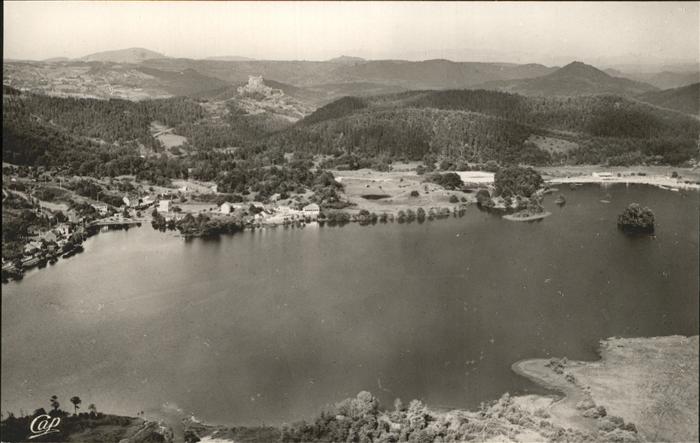 Chambon-sur-Lac Fliegeraufnahme Chateau de Murol