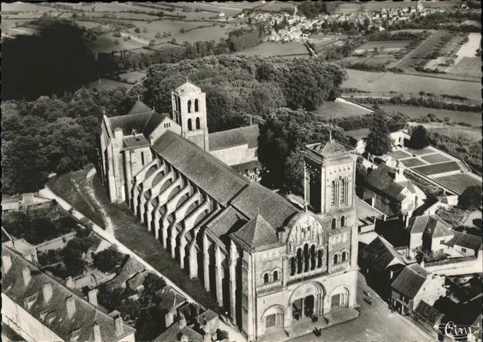 Vezelay Basilique de la Madeleine Fliegeraufnah