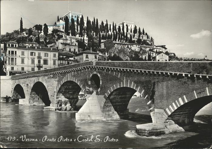 Verona Veneto Ponte Pietra e Castel S. Pietro