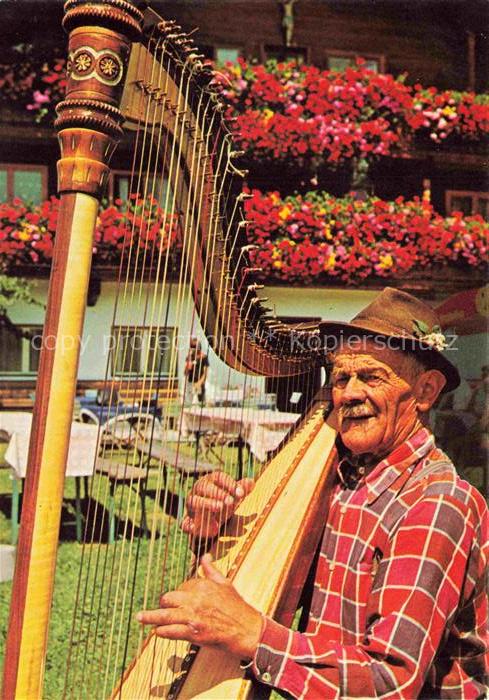 Westendorf  Brixental Tirol AT Harfenspieler im Aunerhof