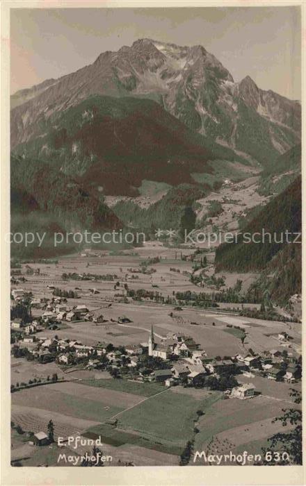 Mayrhofen Zillertal Tirol AT Gruenberg Kirchturm Talansicht Felder Berge