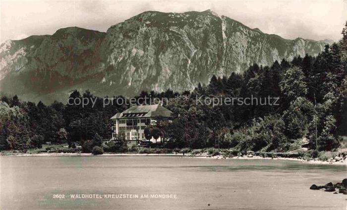 Mondsee Salzkammergut Oberoesterreich AT Waldhotel-Kreuzstein See Berge Wald Ufe