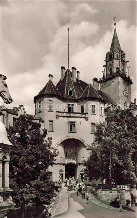 Sigmaringen BW Schlossportal Schloss Kirchturm Baeume Toreinfahrt