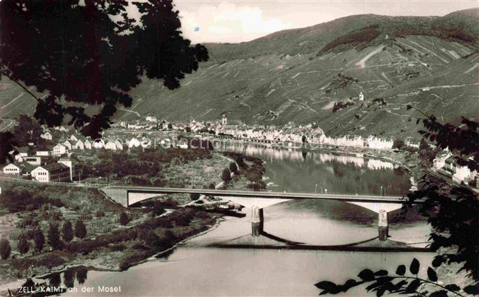 Kaimt Zell Mosel Rheinland-Pfalz Bruecke Weinberge Haeuser Huegel Fluss