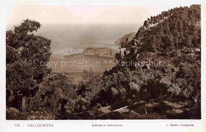 Valldemossa Valldemosa Mallorca ES Miramar-Foradada Kueste Felsen Meer Baeume