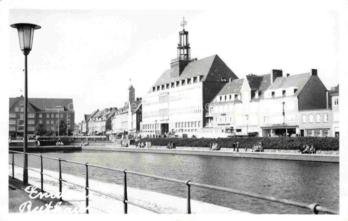 EMDEN  Ostfriesland Rathaus Delft Kanal Fussgaenger Kirche