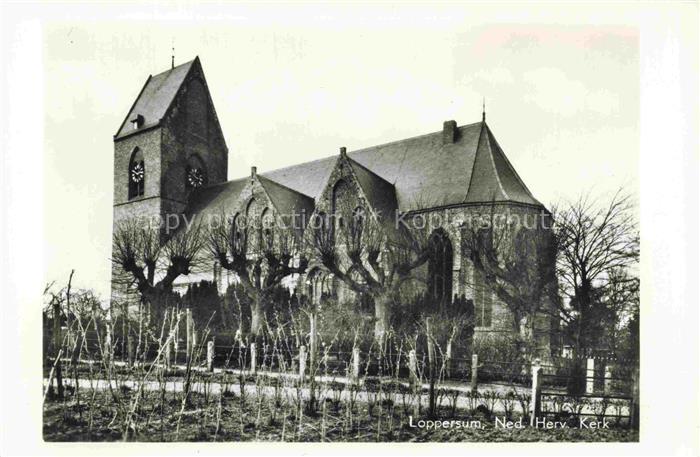 Loppersum  Groningen NL Ned-Herv-Kerk Kirche Kirchturm Baeume Friedhof