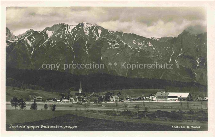 SEEFELD Tirol AT Wettersteingruppe Kirche Gebirgsblick Alpen Wiesen Dorf
