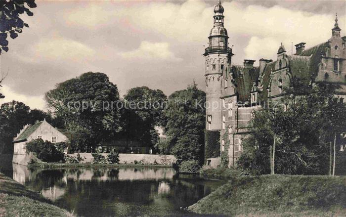 Luetetsburg NORDEN Ostfriesland Niedersachsen Schloss Wassergraben Burgturm Rena
